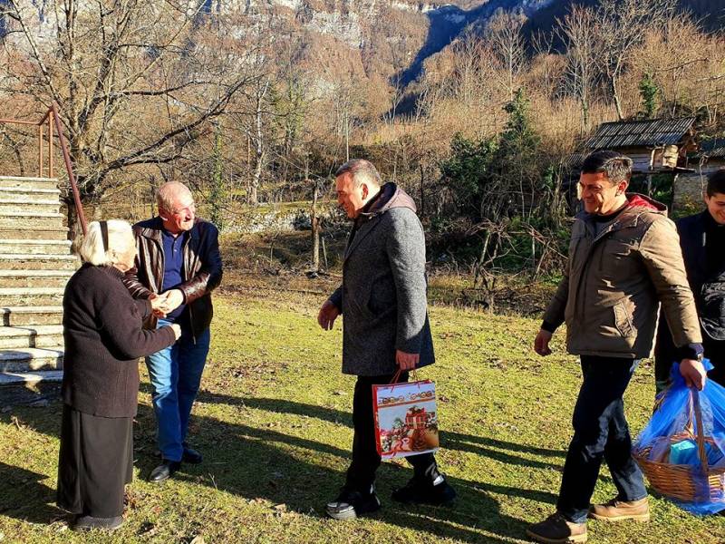 რაჭა-ლეჩხუმ სვანეთის მაჟორიტარმა ცაგერის მუნიციპალიტეტში უხუცესს, 97 წლის მედდას...